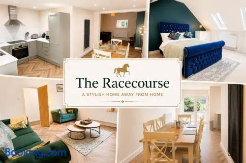 The Racecourse - 3BR Townhouse, Heart of Town, Garden Patio, Sleeps 6 - Image 1