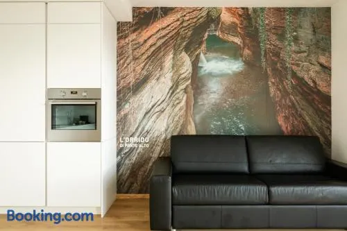 Mine House Hill- 2 PRIVAT PARKING! - Image 1