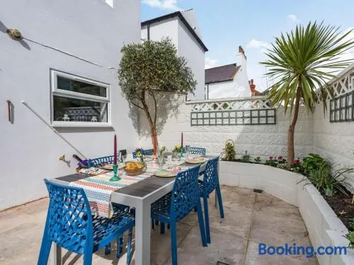 3 Bed in Eastbourne oc-ehc01 - Image 1