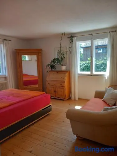Large house with large garden - Image 1
