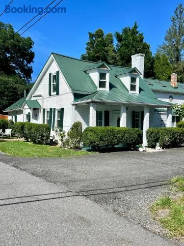 The Inn-1 m walk Entire Colonial 3BR House with tub & Fast WiFi - Image 1