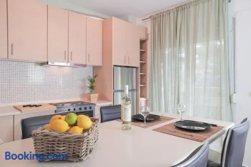 5 min from Papageorgiou Free Indoor Parking - Image 1