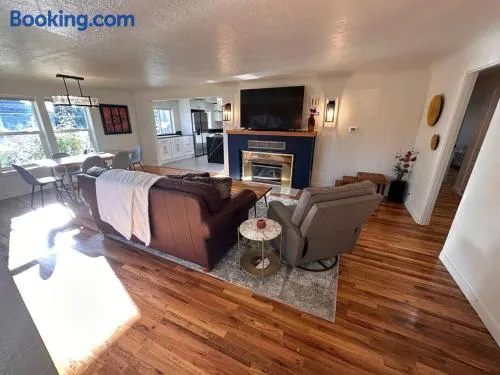 Alfred St Air BNB - Image 1