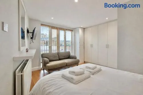 3 Double Bedroom Apartment close to Battersea Park - Image 1