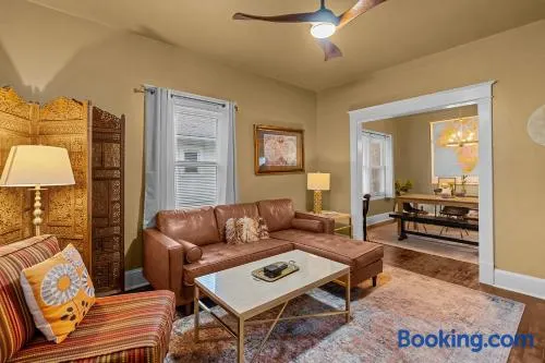 Cairo St Bungalow - Image 1