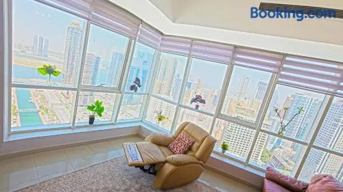 Luxury Skyline Apartment with Panoramic Views - Image 1