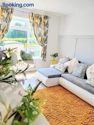 'Serenity in Somerset ' Self Catering House Rental Near Chard , Accomodation for Contract Workers only - Image 1