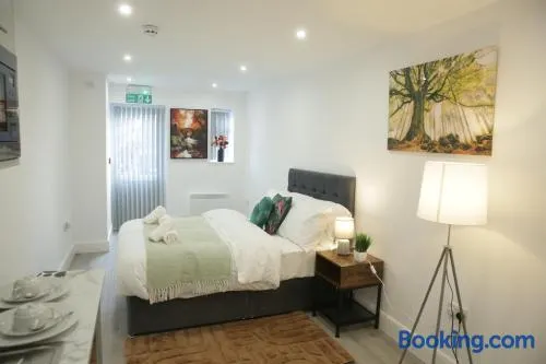 Luton Nook and Kitchen 4 mins to Luton AirPort - Image 1