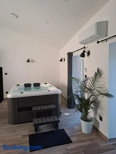 Maison chaleureuse avec jacuzzi interieur - Image 1