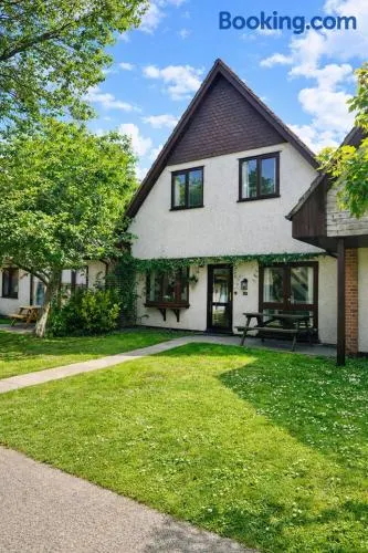 Charming & Spacious Holiday Home - Image 1