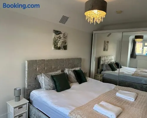 Flat in Worthing - Image 1