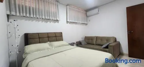 Casa prox FEMA UNESP- Qto Ac, Gar aut, Coz e Lav - Image 1