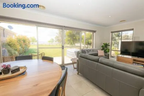 The Lakehouse Yarrawonga on Lake Mulwala - Image 1