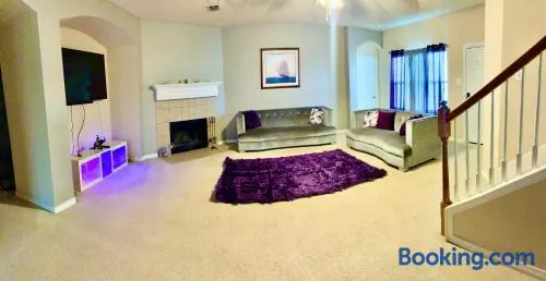 Trunks up! Spacious home ready for a fun time! - Image 1
