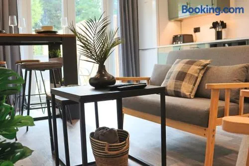 Five bedroom house with parking - Image 1