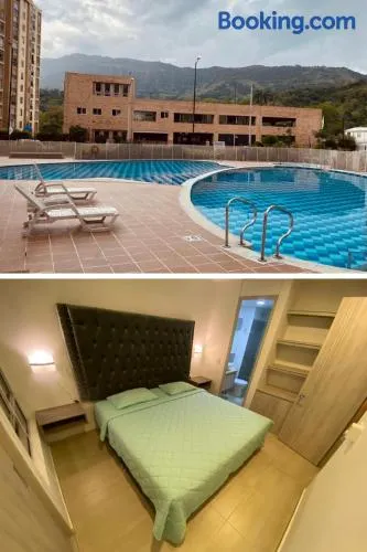 Cerca al centro, piscinas & jacuzzis y muy dotado - Image 1