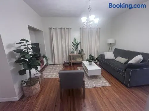 Peaceful and cozy apartment in great location - Image 1