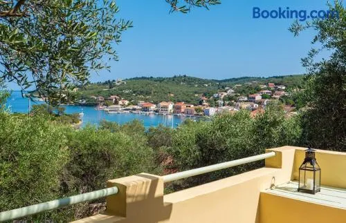 Bay View Hotel - Image 1