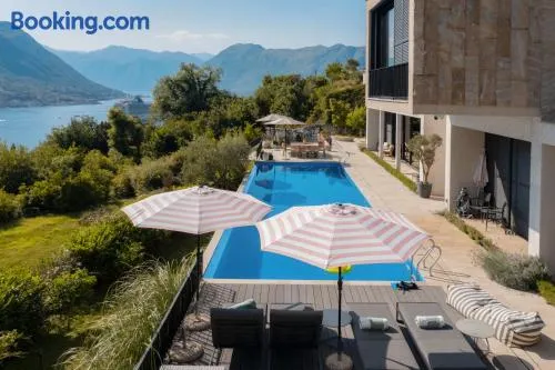 Villa Invicta with 17m pool and bay view - Image 1