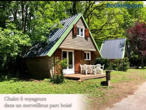 Chalet dans le parc d'un manoir du XIXème - Image 1