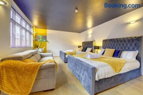City Centre, 2 Bedroom, Secured Parking, 3 King Bed, WiFi Sleep 6 Guest Comfortable on Three King Size Beds, Jewellery Quarter , Birmingham City Centre , Allocated Secured Parking - Image 1