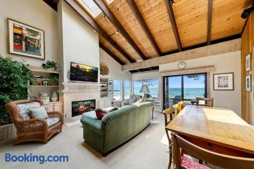 Charming Lakefront Cottage Near Heavenly LLV609 - Image 1