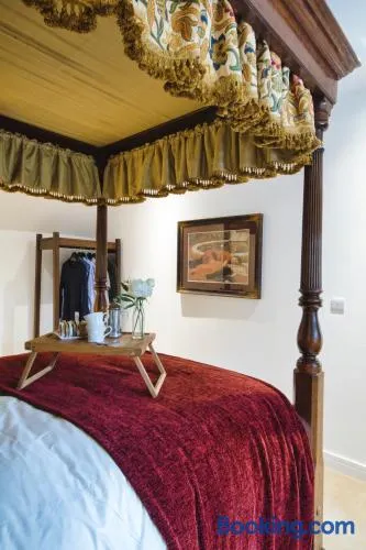 The Loft at Hewletts Farm - Stunning Apartment on The Cotswold Way Close to Cheltenham - Image 1