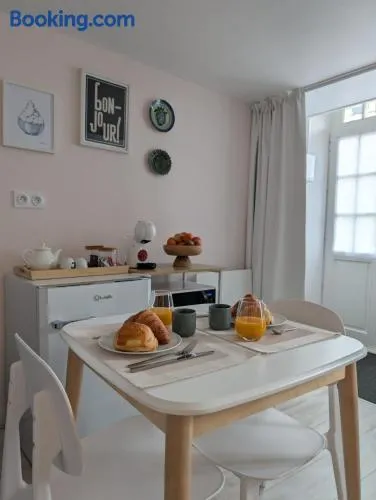 La loge Diane, à deux pas du château et son jardin à la française - Image 1