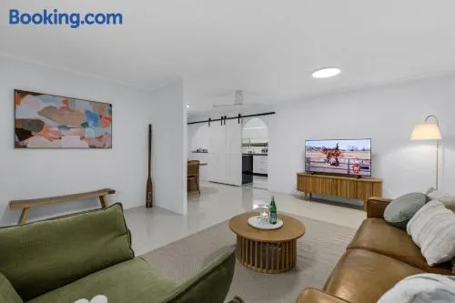 Beachside Escape, Ground Floor, 300m to North Kirra Beach - Image 1