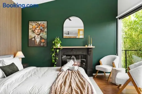 Stylish 2BR w Pool with Spa in central Daylesford - Image 1