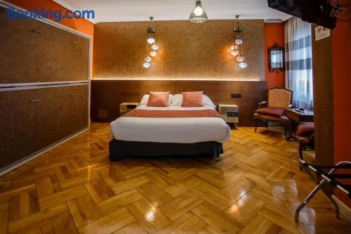 Hostal Rodas Pamplona - Image 1