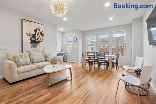 Spacious 4BED 3BA Apt with Garage Near NYC and MetLife Stadium close to PATH ready for FIFA - Image 1
