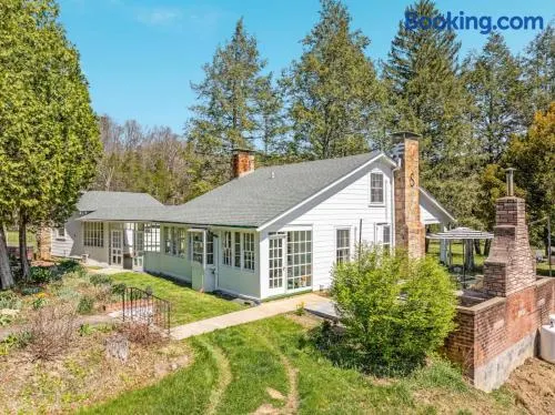 Shenandoah Escape | Hot Tub · Fireplace · 4 Acres - Image 1