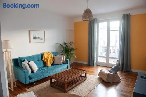 Appartement spacieux avec balcon et parking - Image 1