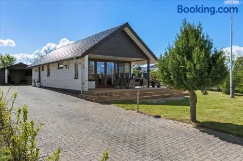 Cosy Holiday House Near Child Friendly Beach - Image 1
