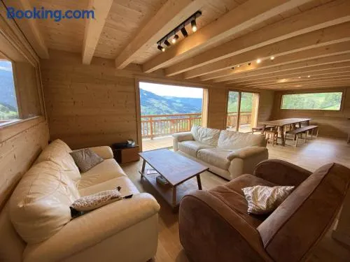 Chalet réçent pour 15 pers. avec wifi et parking à Arêches-Beaufort - Image 1