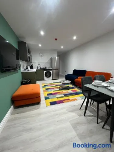Essence Penthouse by SJP - One Bedroom - Central Kettering - Free Parking - Image 1