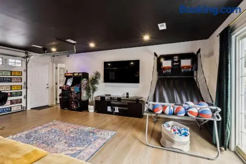 Charming 3-Bedroom - Hot Tub & Game Room - Image 1