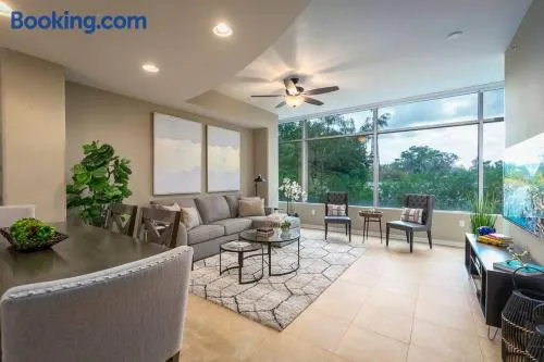 Stunning & Luxurious 2Bed 2Bath Open floor plan - Image 1