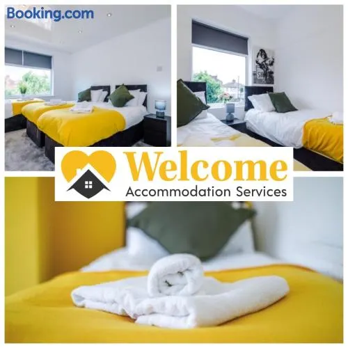 warm modern 3 bedroom house free secure off road parking, wifi & sky sleep upto 6 guest 2 bathrooms - Image 1
