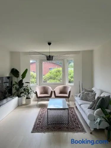 Villa nära till natur och stan - Image 1