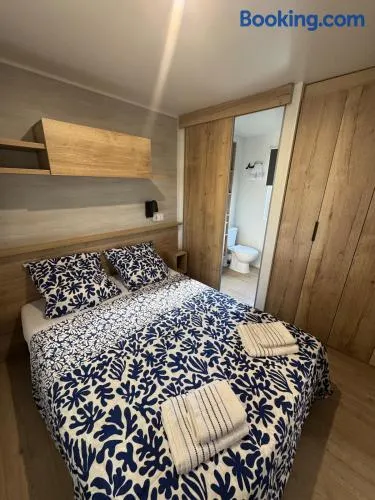 Bungalow 575 6 à 8 pers, Wifi gratuit, Camping 4 étoiles Lac des Rêves Vue Exceptionnelle sur le lac sans vis à vis - Image 1