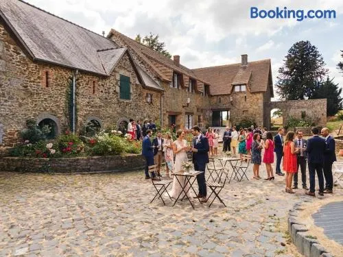 Maison bourgeoise avec grande salle de mariage - Image 1