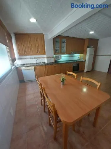 Gran apartamento con la playa a 2 kilómetros para familias - Image 1