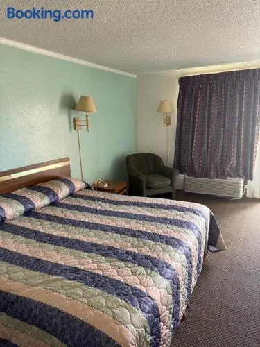 Royal Inn - Image 1