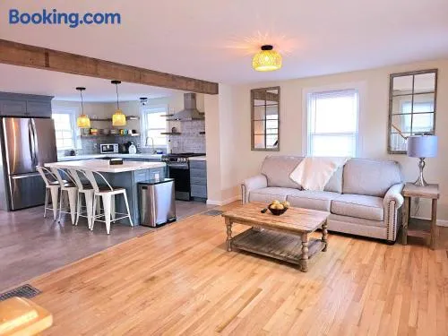 Cozy Coastal Cottage - Image 1