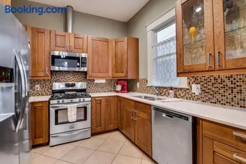 Spacious Historical 2 Bed House - Image 1