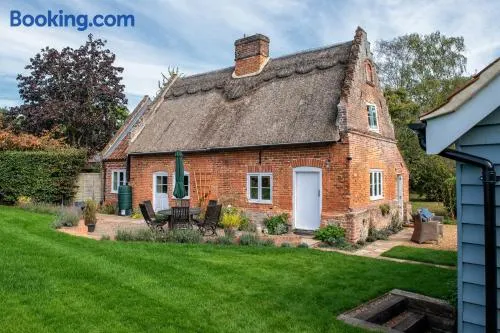 Thatch Cottage - luxury Norfolk Hideaway - Image 1