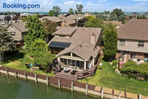 NEW! 4BR I Indoor Pool on the Bay in Boat Town USA - Image 1