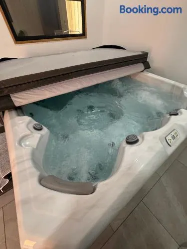 Instant Charnel Sauna et Jacuzzi Privatif - Image 1